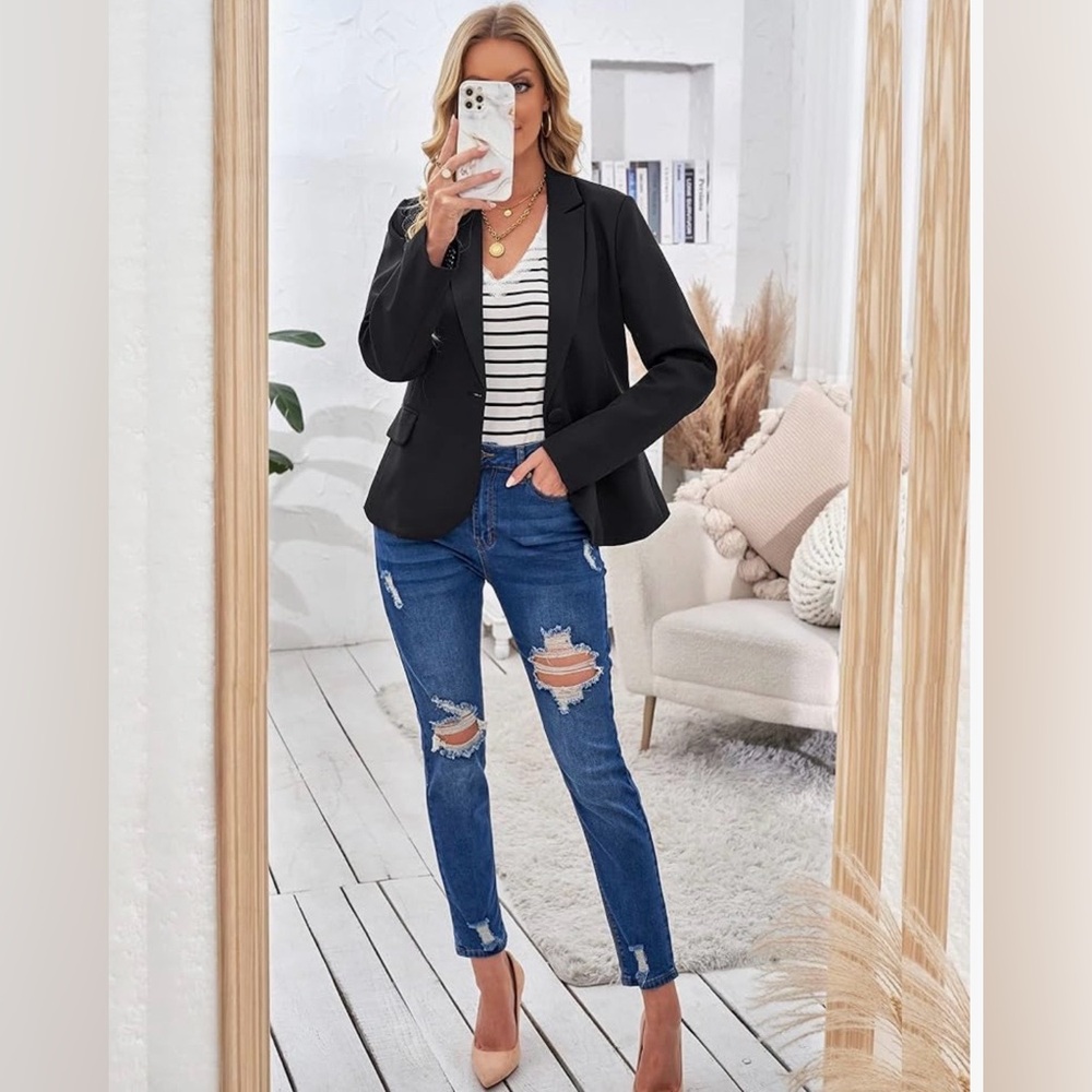 Amazon Essentials Women's Black Blazer